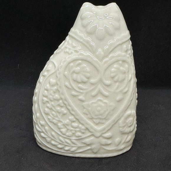 SOLD Porcelain Folk Art Floral Cat Figurine Flowers Heart Relief Embossed Gift - Picture 3 of 6